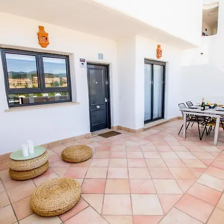 Beautiful With Seaview, Garden And Pool Διαμέρισμα *