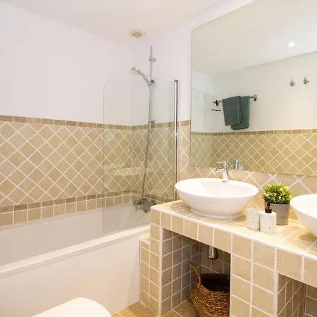 Διαμέρισμα Beautiful With Seaview, Garden And Pool *