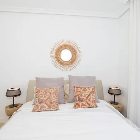 Διαμέρισμα Beautiful With Seaview, Garden And Pool Εστεπόνα