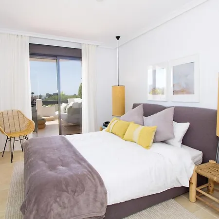 Beautiful With Seaview, Garden And Pool Εστεπόνα