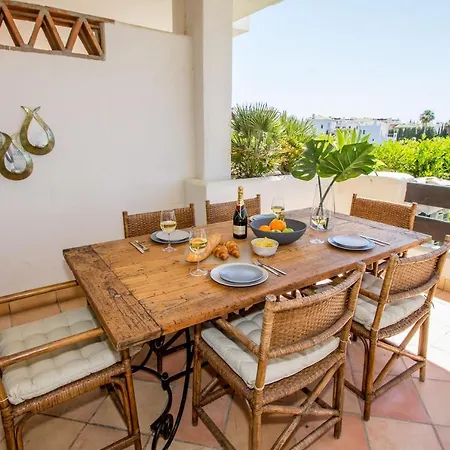 Beautiful With Seaview, Garden And Pool Estepona